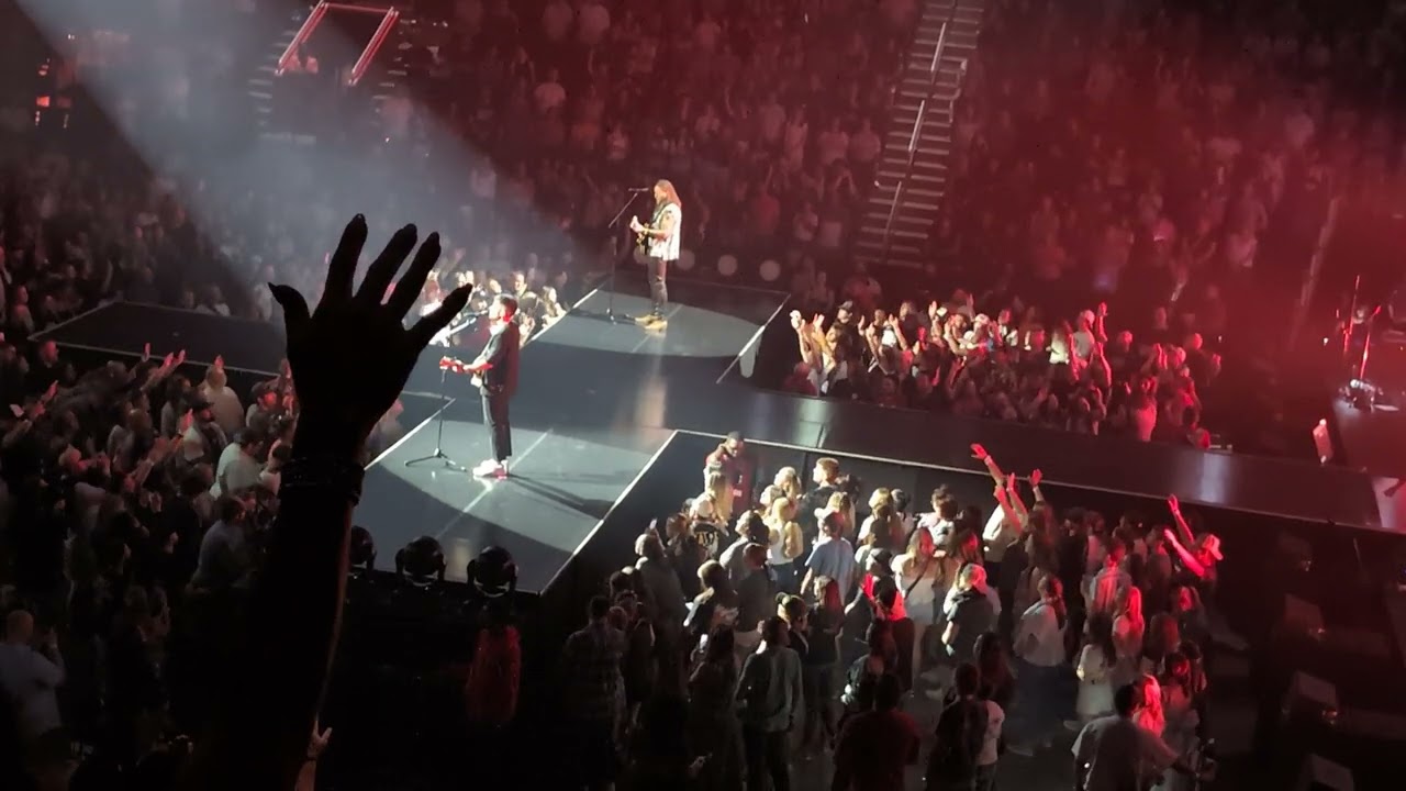 Phil Wickham and Brandon Lake : The Jesus Way (Live)