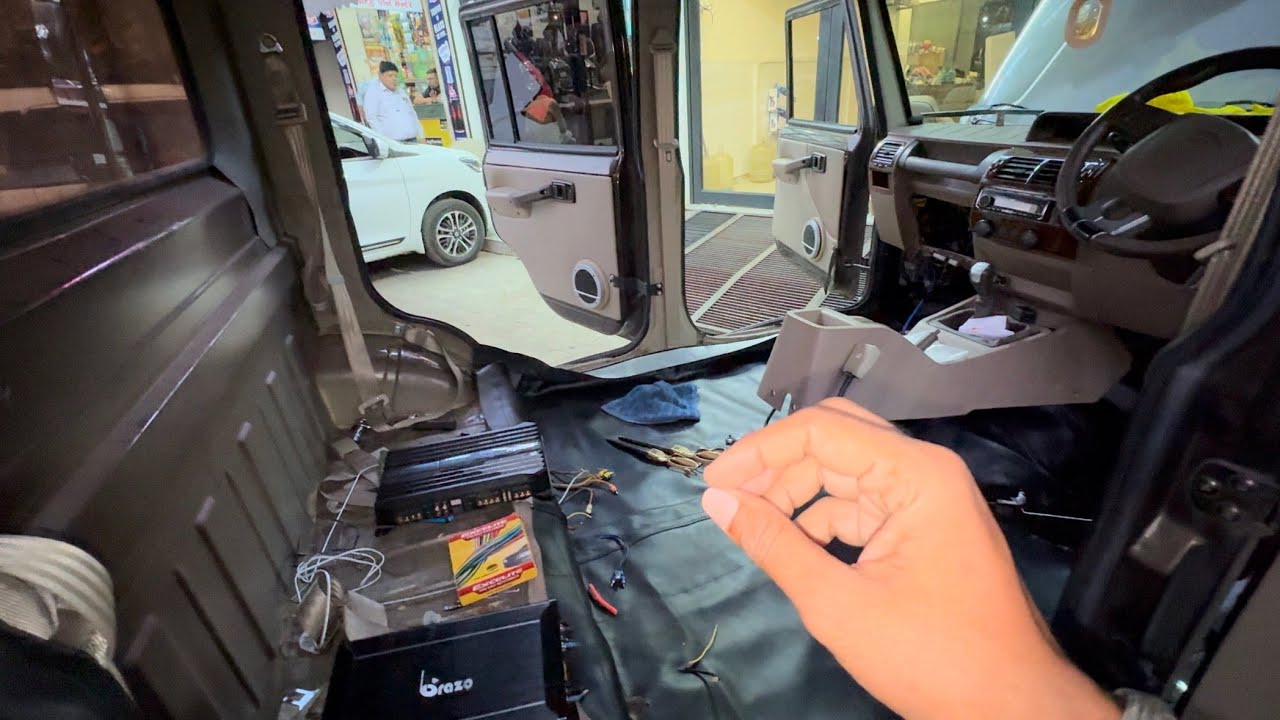 Bolero mein Lagwa Diya naya music system | Toyota k showroom Par gaya Car Dekne