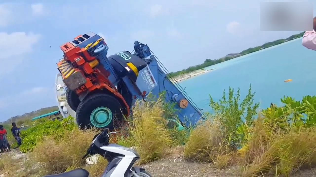 Extremely Dangerous Bus Crossing Flooded Rivers Success and Failure ! Amazing Bus Driving Skills