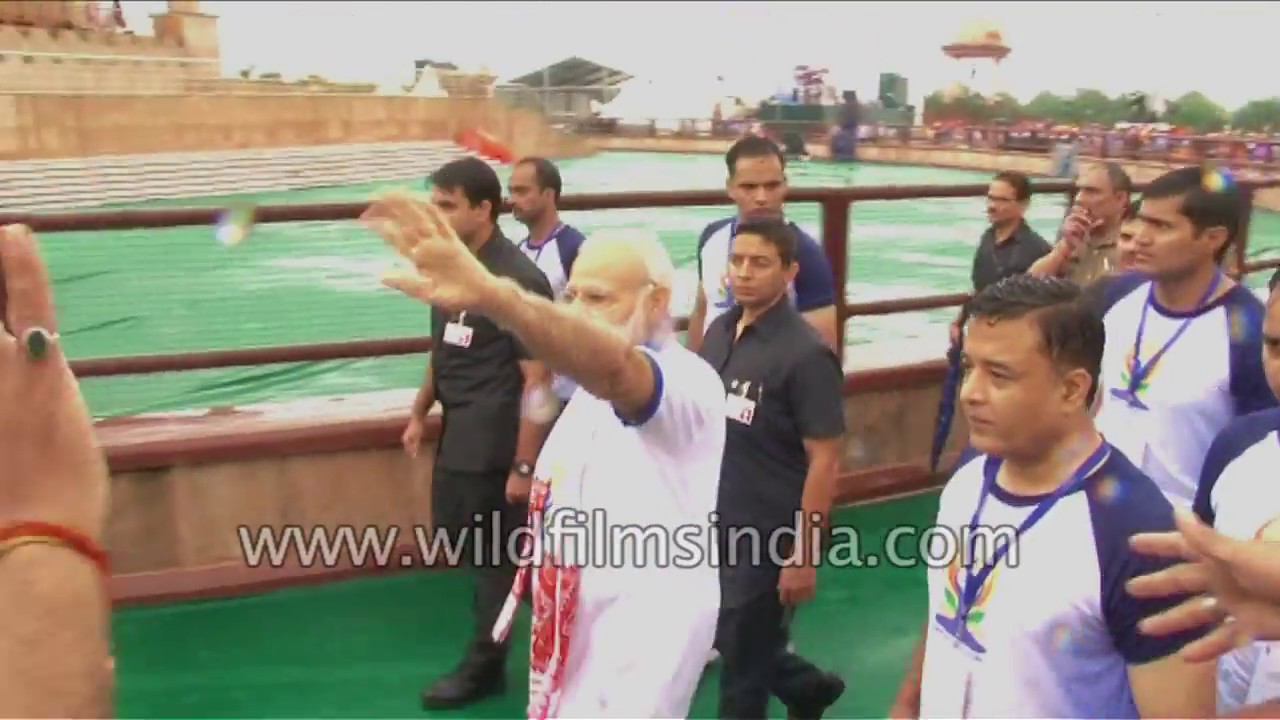 PM Narendra Modi and Yogi Adityanath at Lucknow park, International Yoga Day 2017