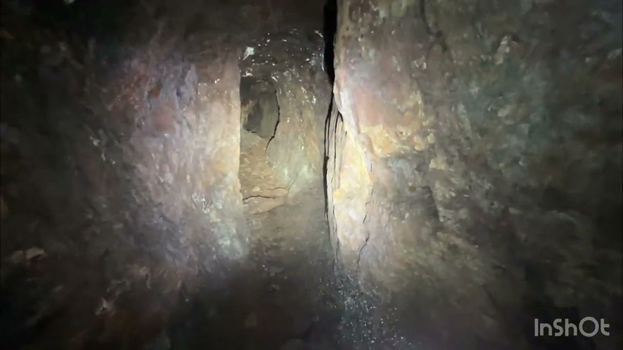 Exploring an abandoned copper mine from 1740. Daiglen, Tillicoultry.