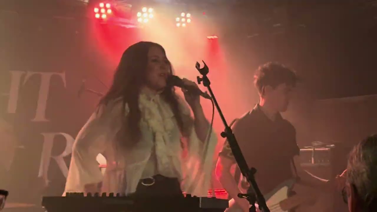 FRIGHT YEARS - Let Me Down, live at The Victoria, Dalston, London