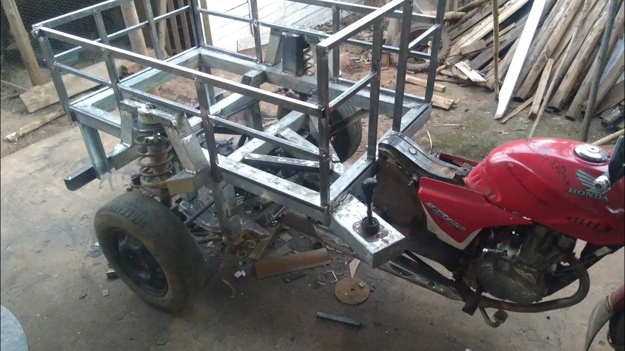 triciclo artesanal com caixa de gol AP e motor de moto - o pinhão do eixo cardã