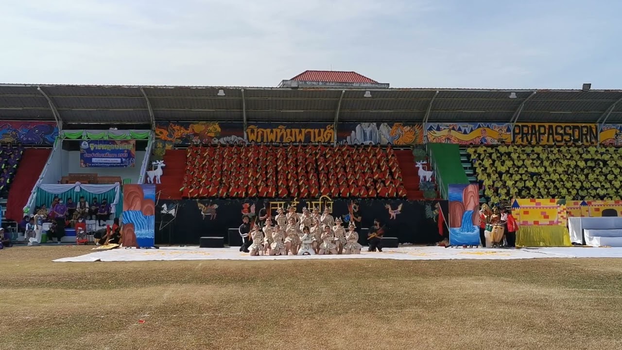กองเชียร์ ผู้นำเชียร์ สีแดงแจ่มจำรัส กีฬาสีภายใน โรงเรียนพูลเจริญวิทยาคม ประจำปีการศึกษา 2565