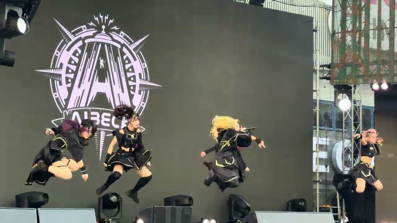 241129 AIBECK - True Bounce @ Siam J Show - Day 1 - Siam Square