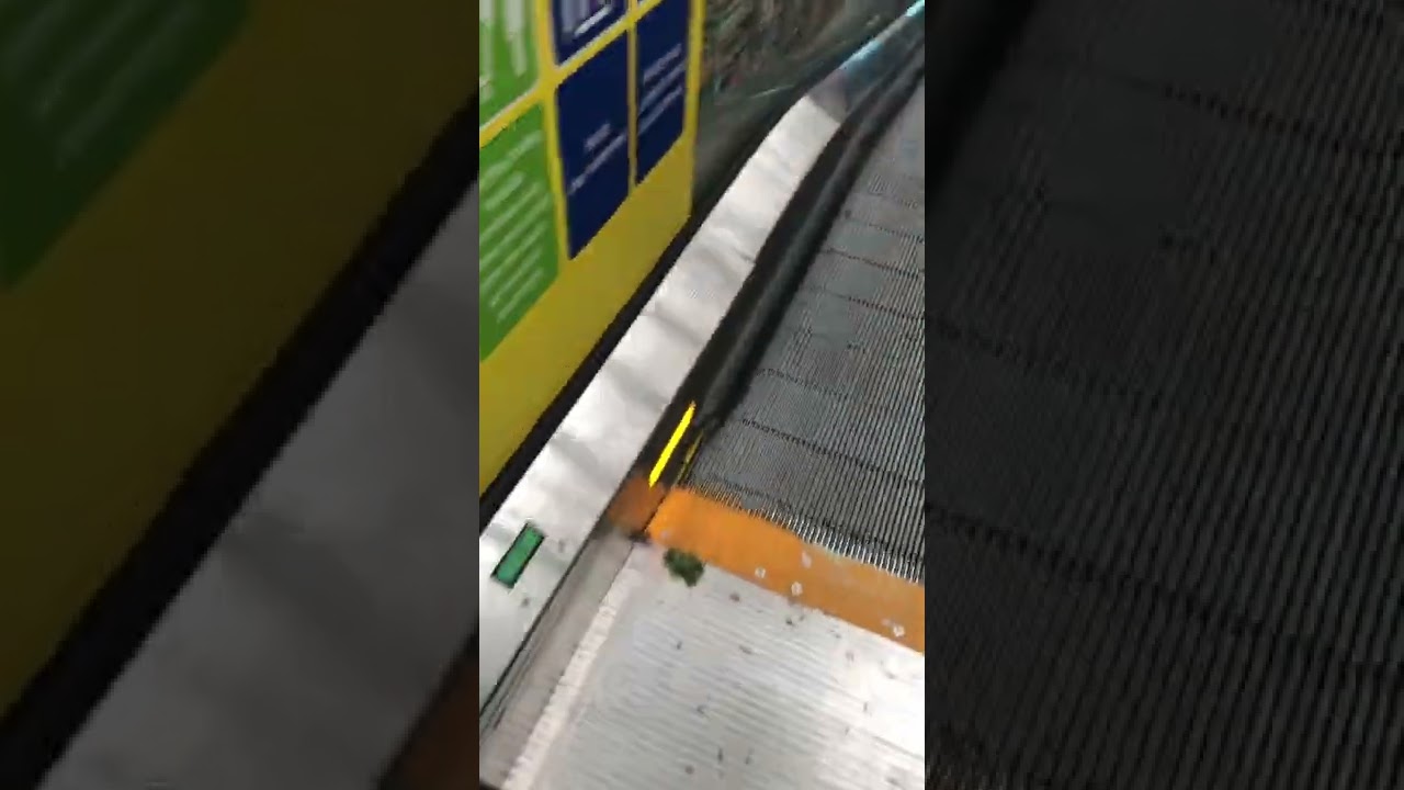 ANLEV STANNAH travelator at Asda Queslett