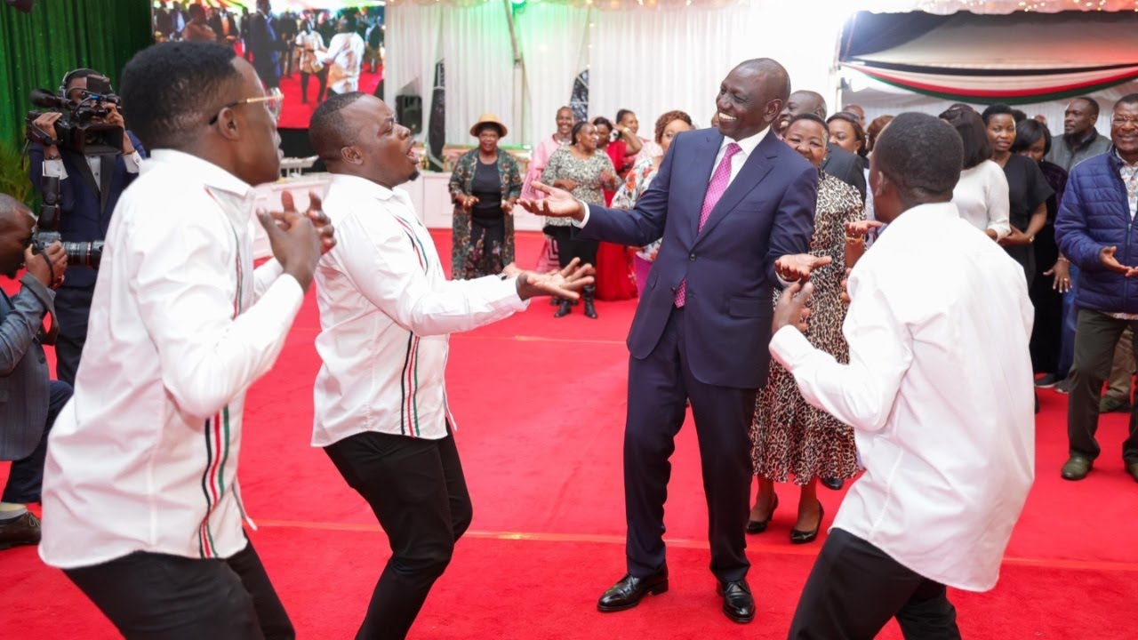 President Ruto & others break into dances as they usher in New Year at State House, Nakuru!!