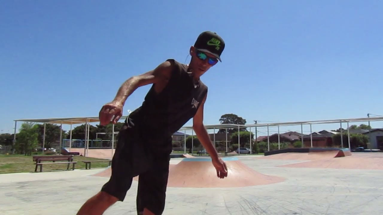 Legit Learner #skateboarding #skatepark Summertime just arrived time for a warm up ride around