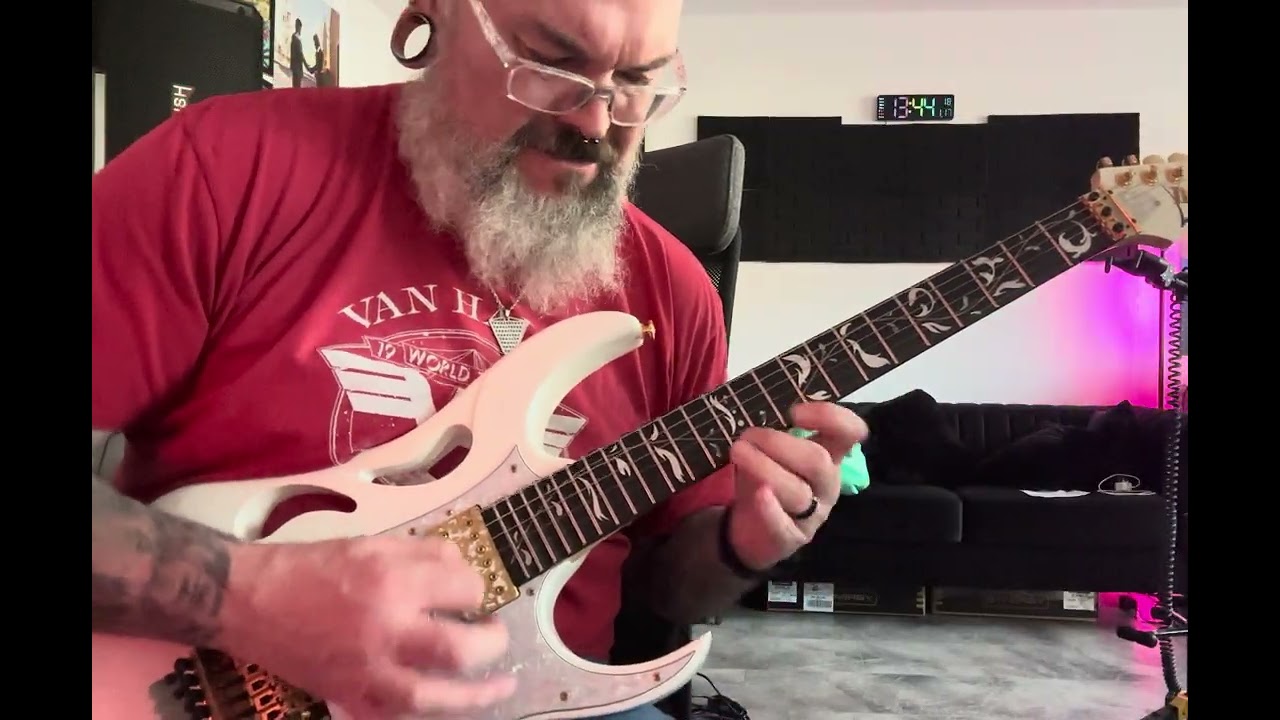 Quick improvisation in B minor. Ibanez Pia, Synergy Fortin & Peavey, EVH 5150 iii & 5150 Iconic.