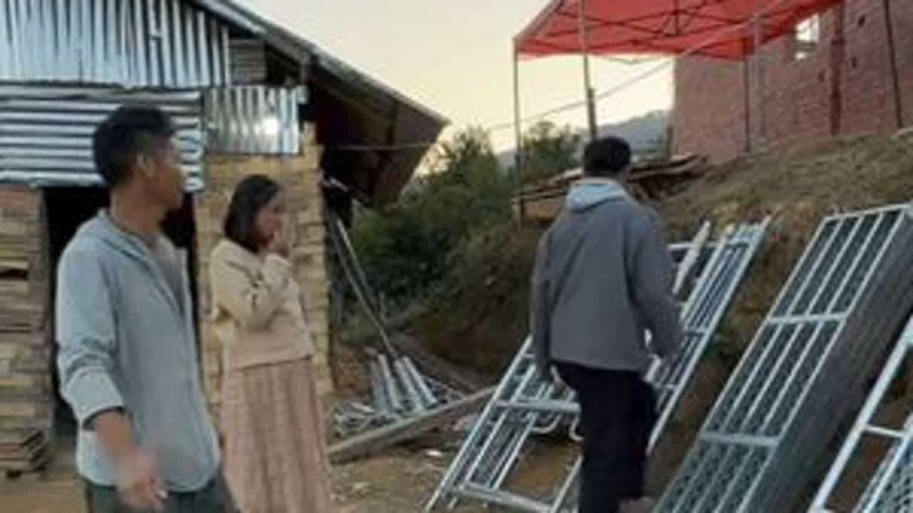 开放厨房还是酒柜？中国师傅还能不能来？人字坡还是方钢？#牛牛阿娜 #老挝建房 #老挝媳妇