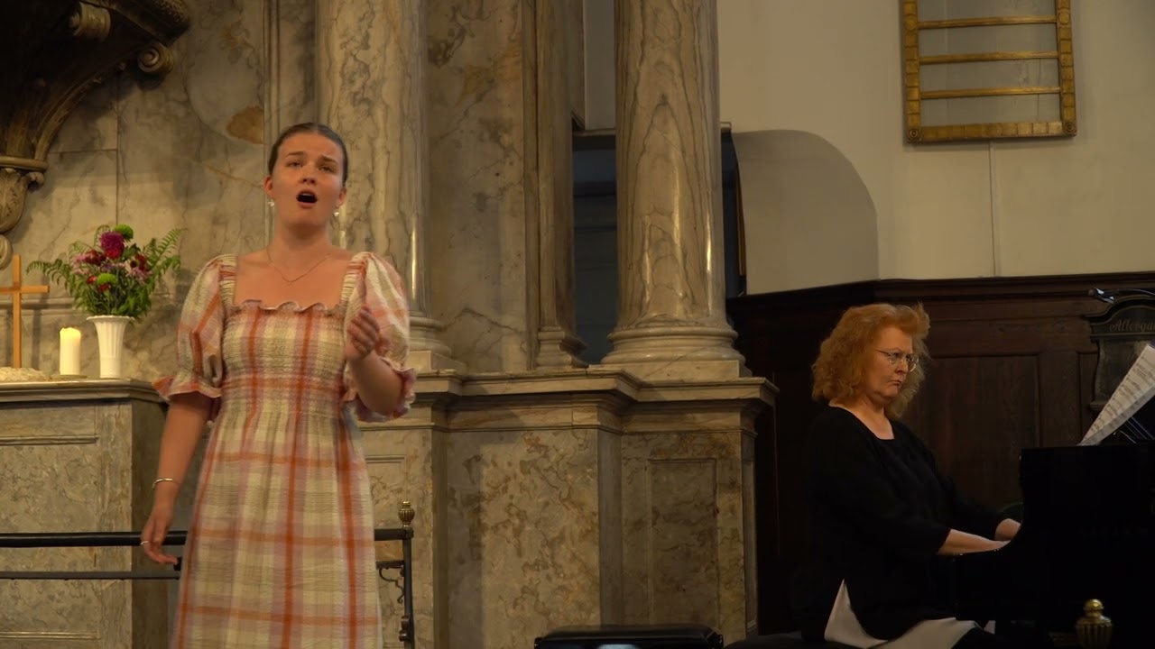 Laudamus te, Mozart - performed by Dafne Nielsen