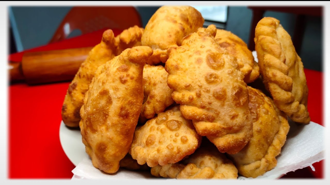 Жареные эмпанада с начинкой из сыра, кукурузы и мортаделлы / Тысяча деликатесов