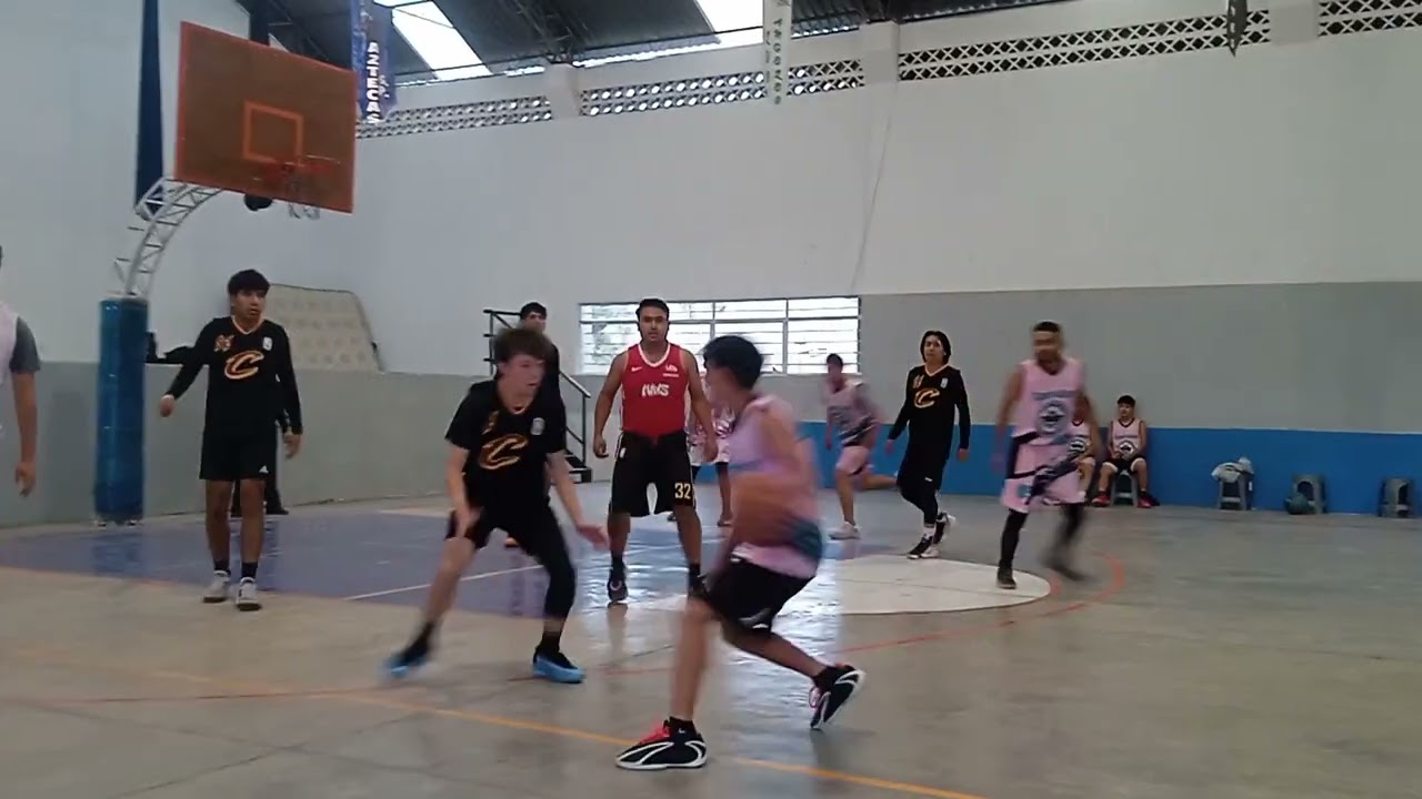 Spartans 39 vs. Scorer's 43 1ra. Mitad