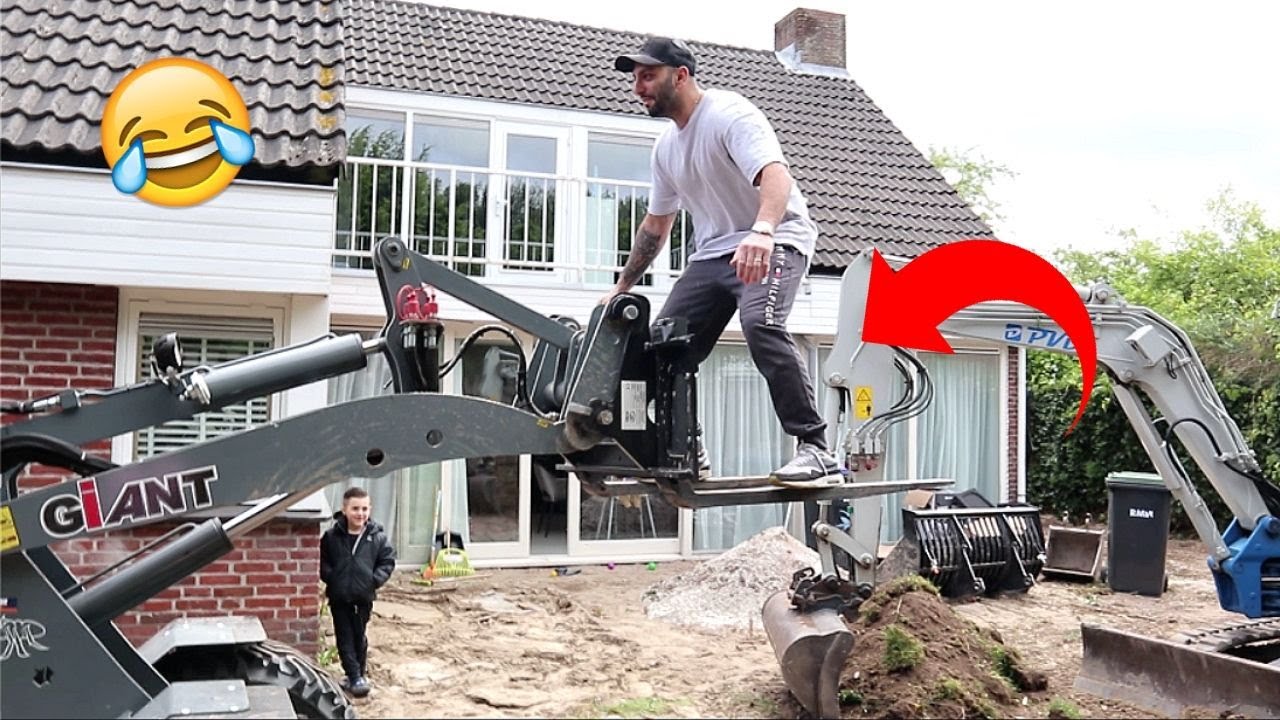 DE KIDS MOGEN EEN GRAAFMACHINE BESTUREN EN LIETEN DIT GEBEUREN | #410