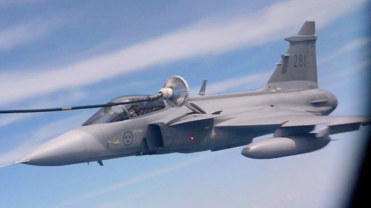 Swedish Gripens, USAF KC-135 Stratotanker Aerial Refueling