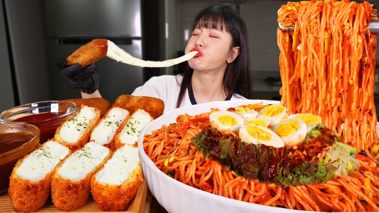 Хрустящая свиная котлета с сыром и острая лапша большого размера EATINGSHOW🔥ㅣОгненная лапша MUKBANG