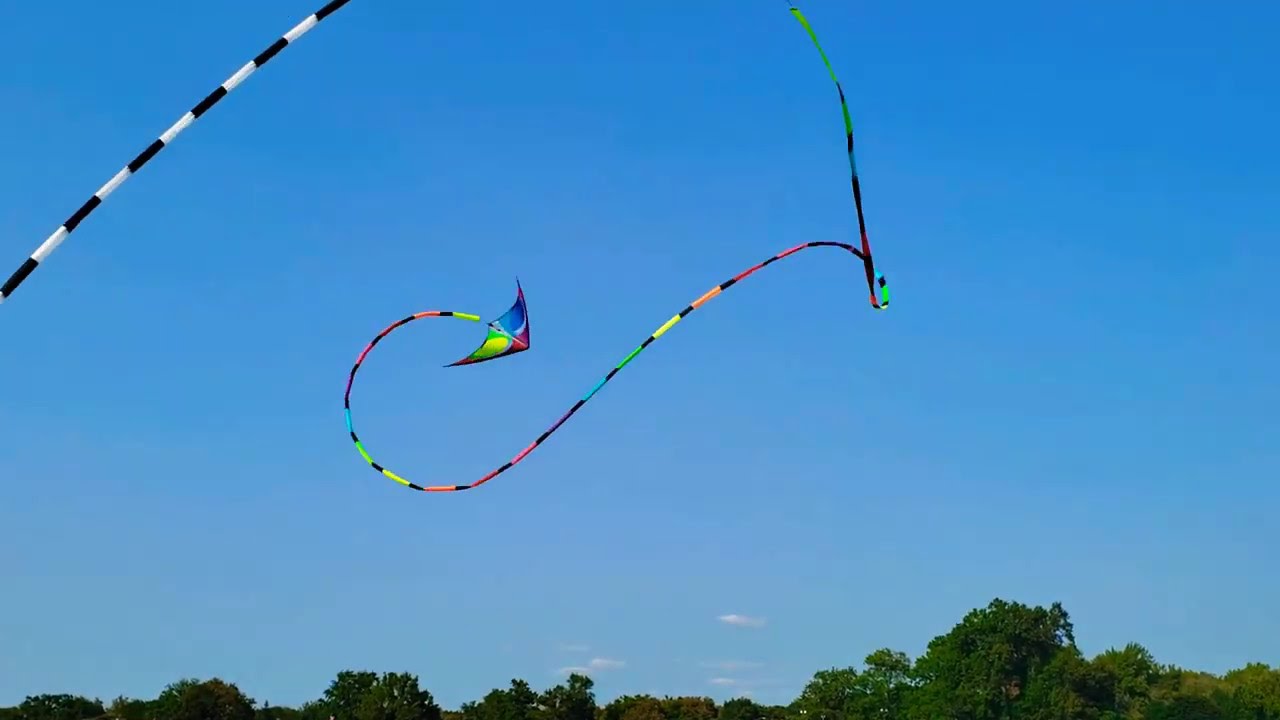 Prism Kite Quantum 2.0 with 150ft Prism tube tail (2x75ft) (Spectrum)