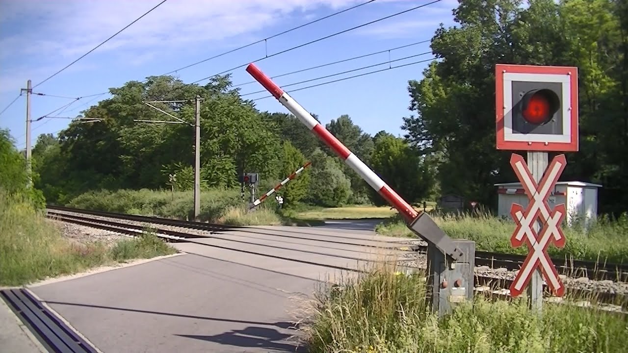 Spoorwegovergang Nickelsdorf (A) // Railroad crossing // Bahnübergang