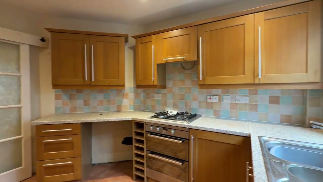 School Lane, Kenilworth. Charming 2 bedroom period terrace with no upward chain for sale £280,000