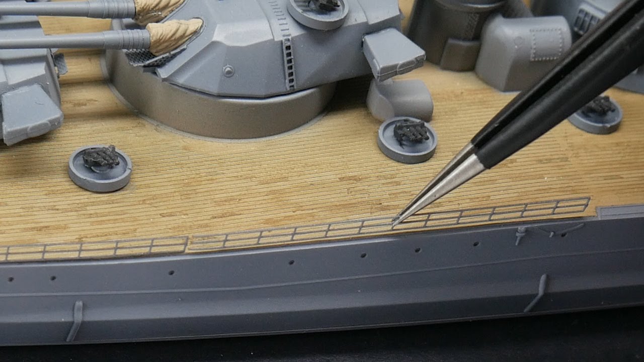Yamato 1:700 - Kontynuacja budowy: relingi, szalupy i ostatnie detale
