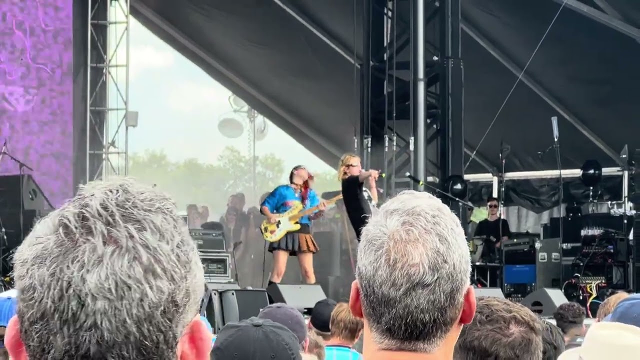 Lambrini Girls - God’s Country - Live in Chicago - 09-21-2025 - Riot Fest