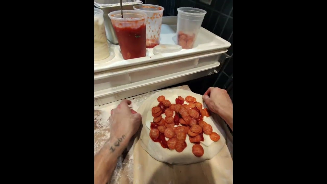POV: 25 Minutes on the Pizza Line — Real Service, No Cuts