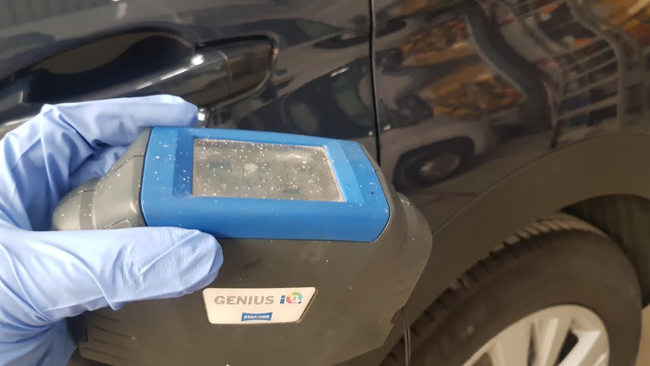 Standox Genius iQ2 photo spectro meter.