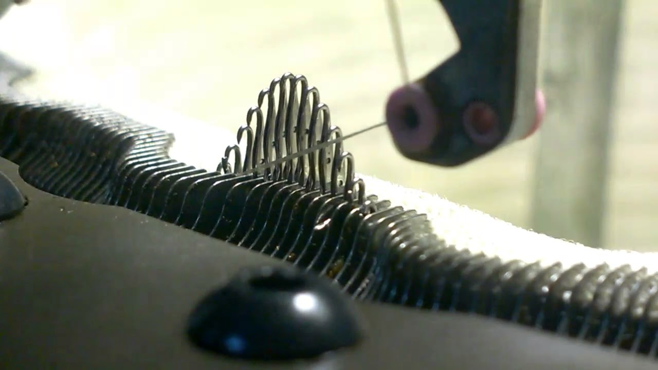 The knitting elements on a circular knitting machines عناصر الحياكة على آلة حياكة دائرية (سوكولير)