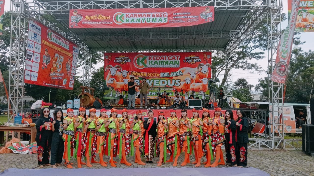 KARMAN Ebeg Banyumas Dalam Rangka Banyumas ngibing 24 Jam Menari Alun Alun Banyumas