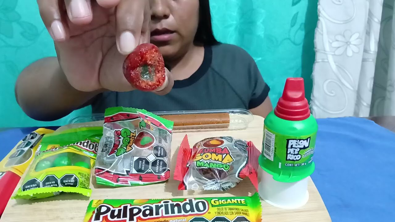 ASMR comiendo dulces Mexicanos de tamarindo picositos 