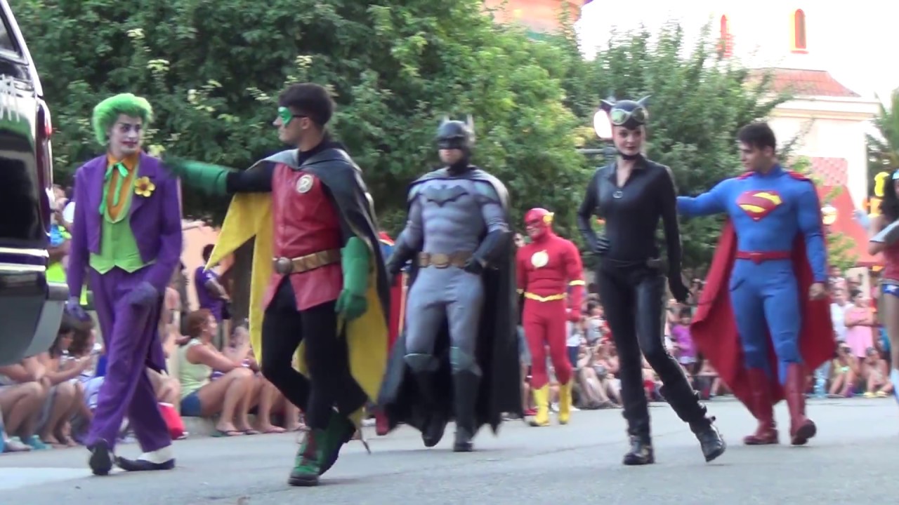 Batman en Gotham City. Parque Warner |Espectáculo y Desfile|