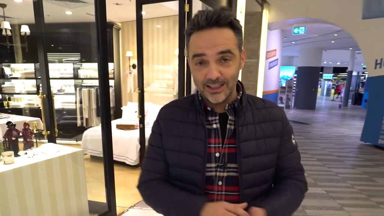 Arda Türkmen Zwilling Miyabi'yi keşfediyor.