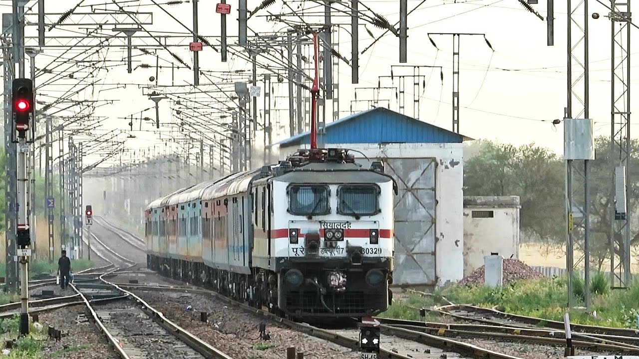 High Rise WAP 7 Sealdah Duronto Express Overtake Delhi Demu At Garhi Harsaru Jn