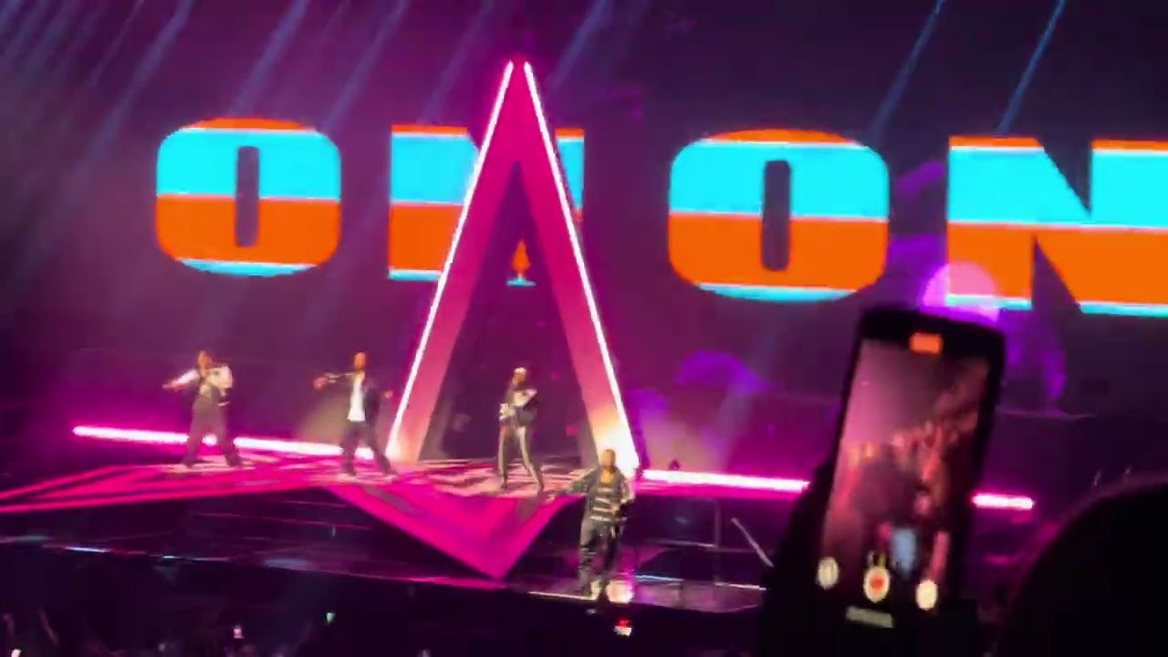 JLS - Live She Makes Me Wanna (feat. Dev) 15/11/25