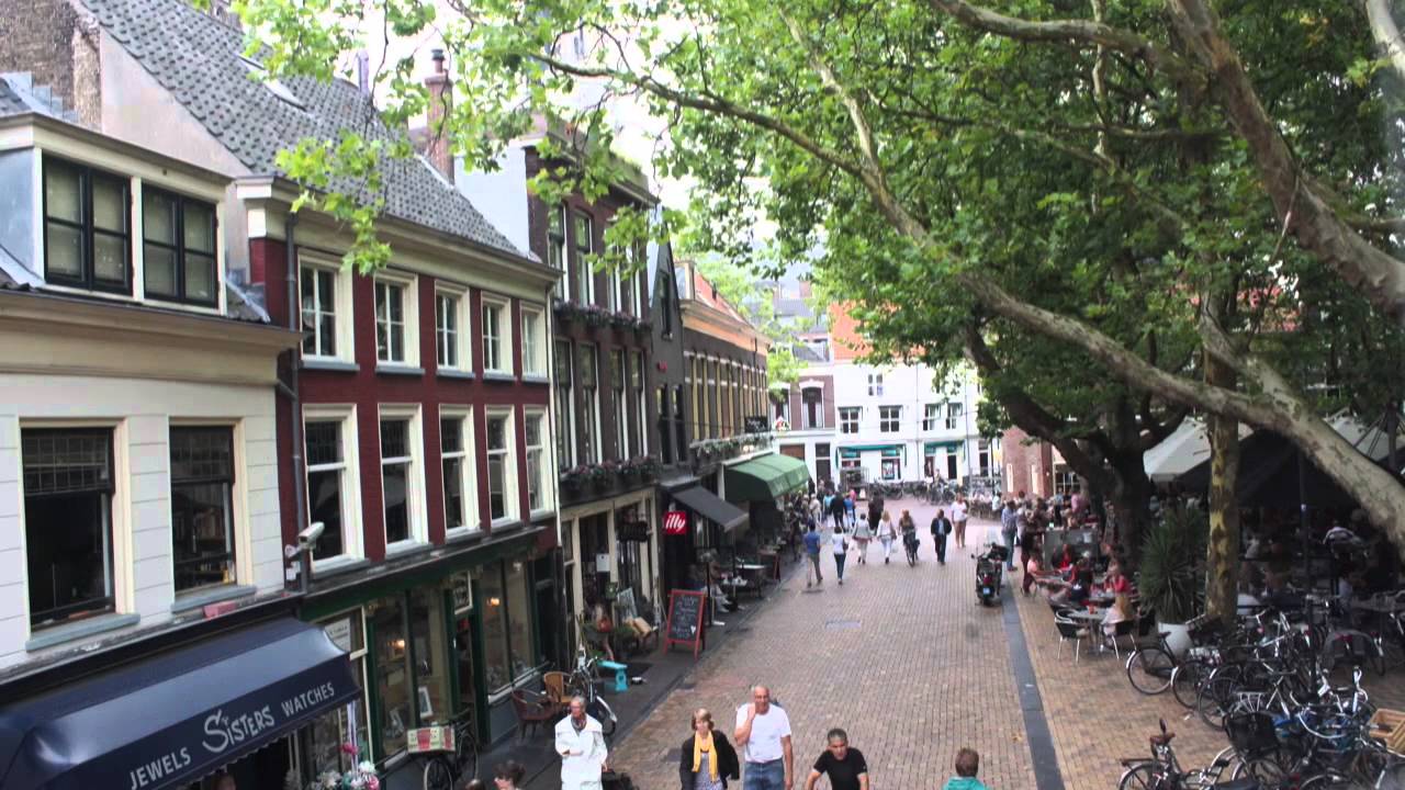 One day at Beestenmarkt in Delft (timelapse)