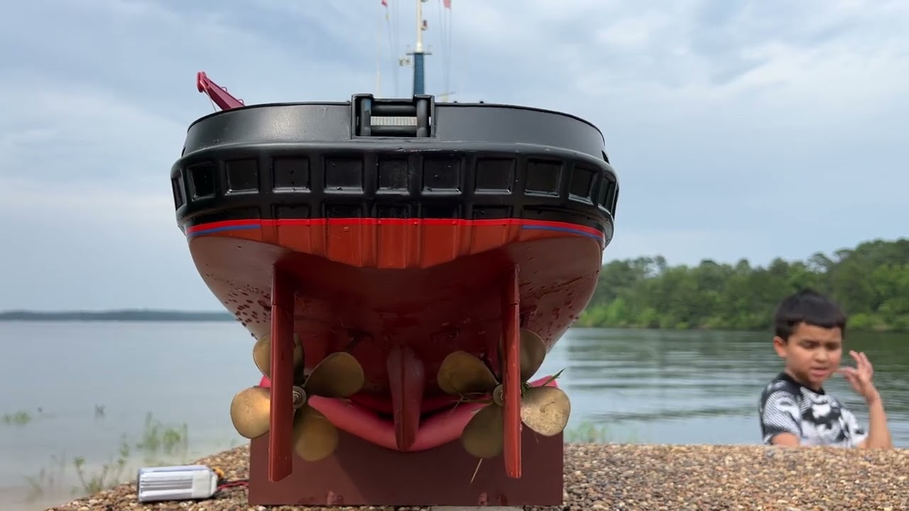 MISTER DARVY  ship RC TUGBOAT DUMAS version turbo diesel ship barco