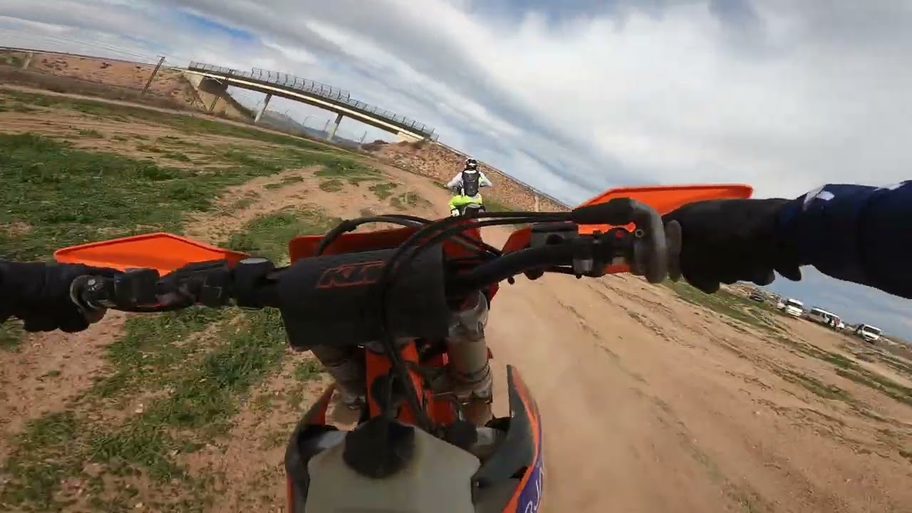 KTM TBI vs YAMAHA 