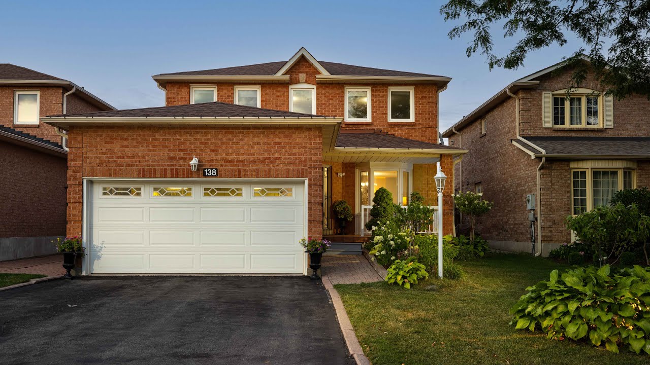 138 Largo Crescent, Maple, ON