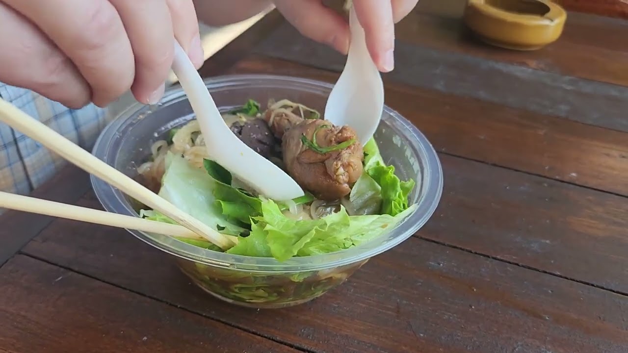 Плотный обед с уличной едой в отеле Basaya Beach ⛱️ 🥗 