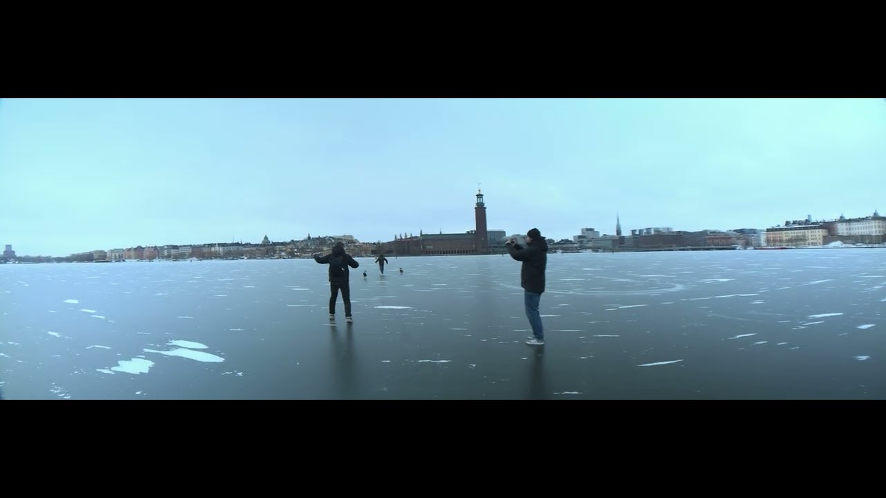 Andando sobre las aguas (heladas) del lago Mälaren en Estocolmo