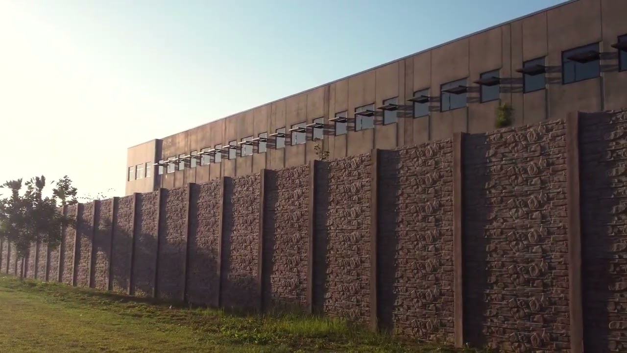 Moreno Valley, CA - Precast Concrete Retaining Wall