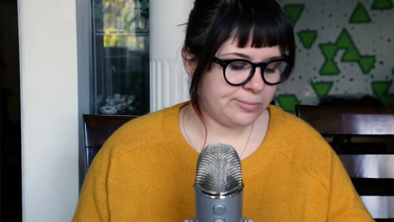 ASMR FRANCAIS, (qc) whispers, tapping, eating.