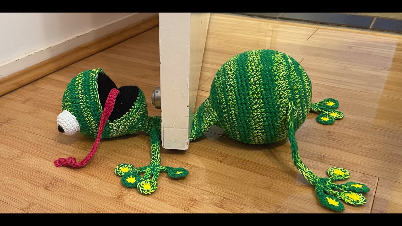 Squashed Frog Door Stopper (Freehand version)