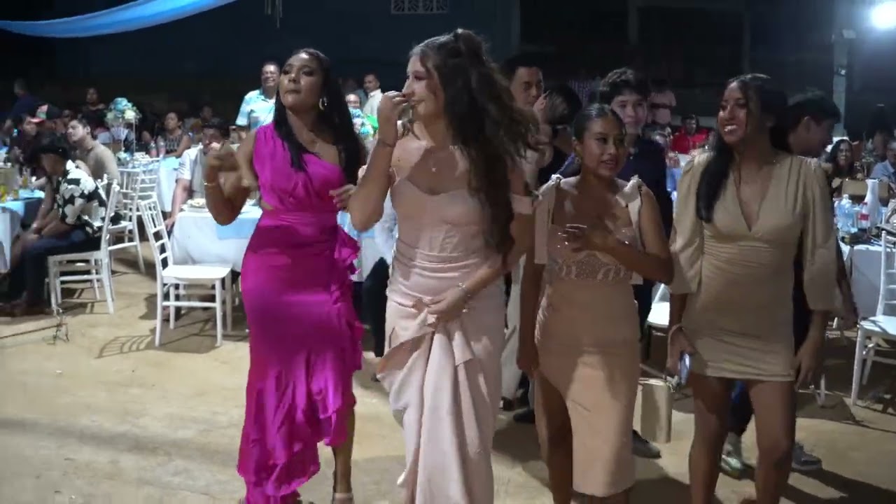 Chicas Hermosas Bailando Con La Banda Super 14 En Cuautepec, Gro.