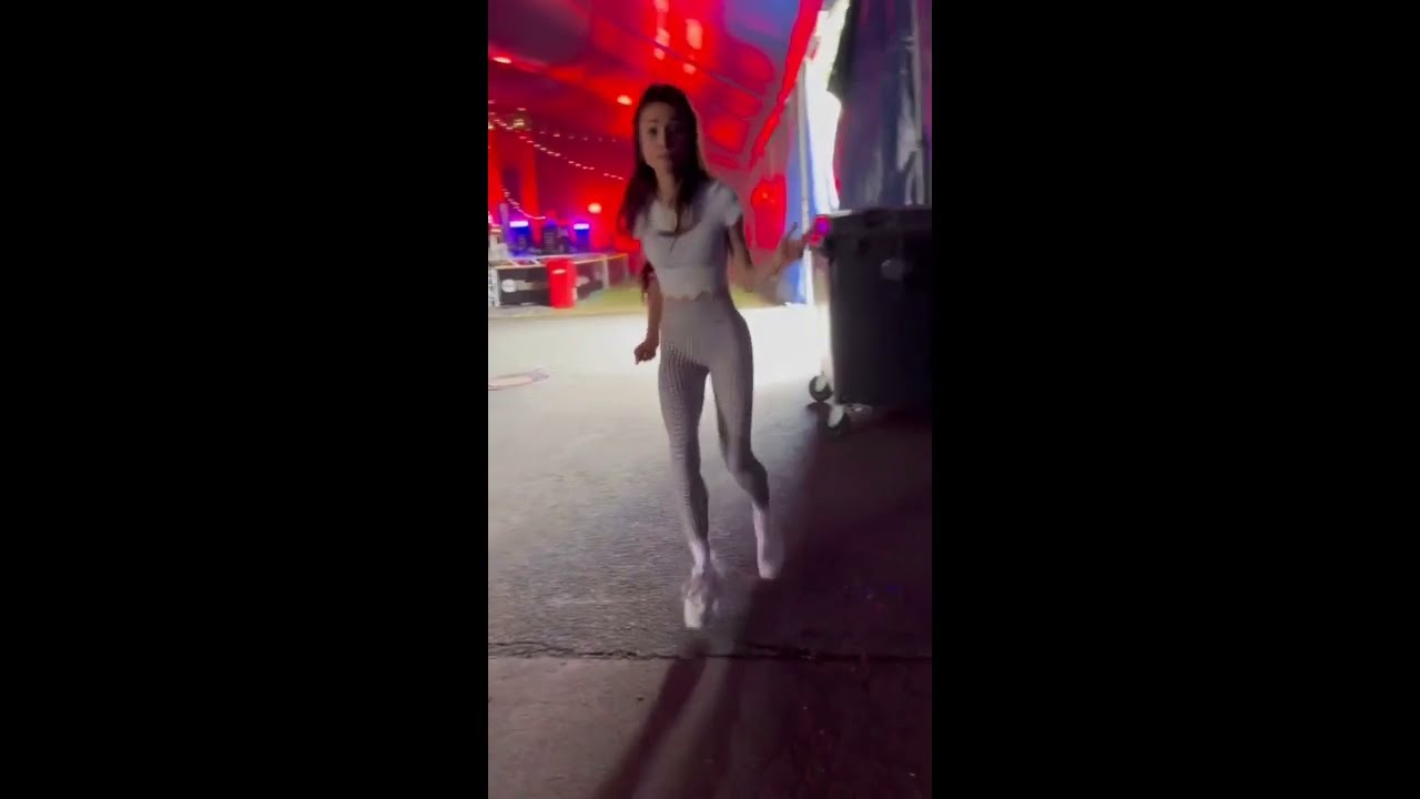 Whitney Houston 🌙🌙   I Wanna Dance With Somebody (Who Loves Me)   🌙🌙 (Shuffle Dance)
