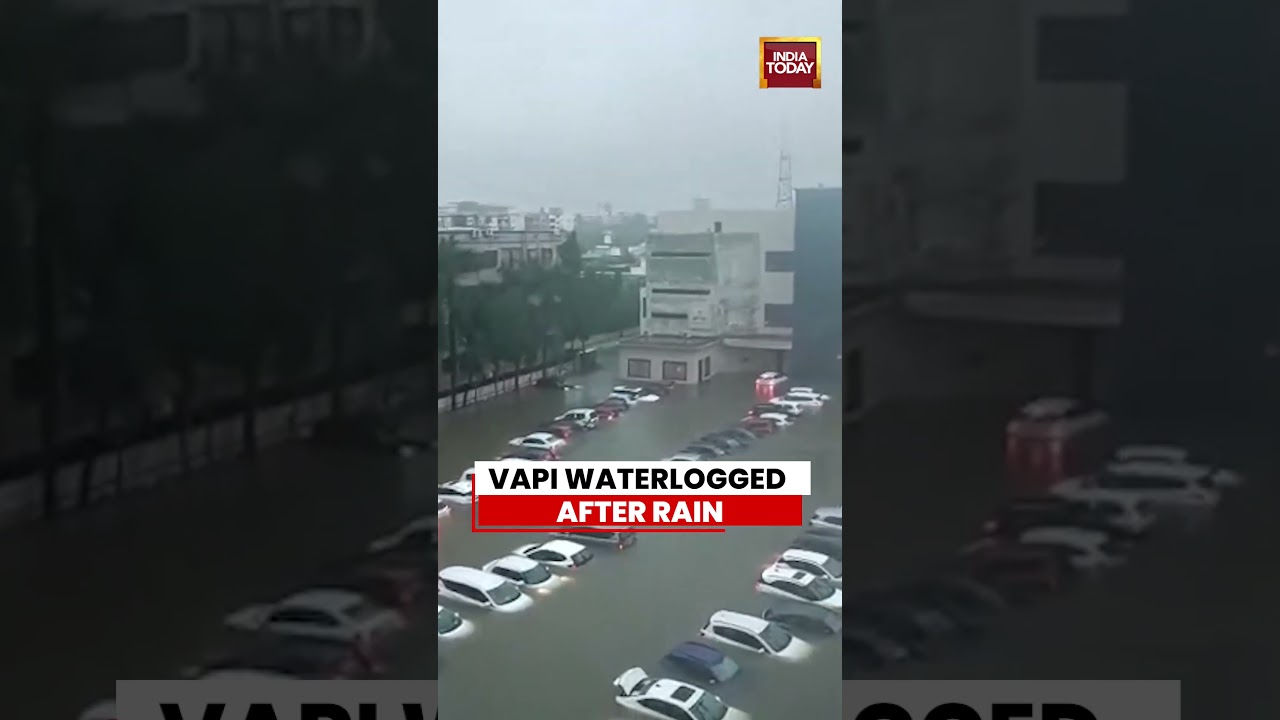 Heavy Downpour In Valsad Floods Vapi, Traffic And Daily Life Hit | Viral Video | Gujarat News
