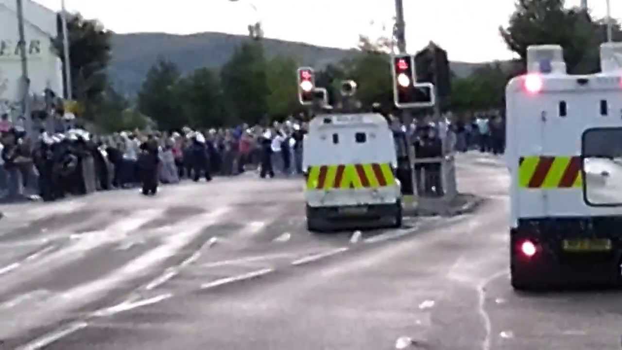 029 YOUNG GIRLS FLUTE BAND ARRIVING HOME FROM LONDONDERRY  10TH 8TH
