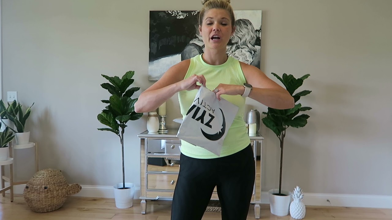 Savvi vs Zyia... the battle of the leggings! And $25 off!
