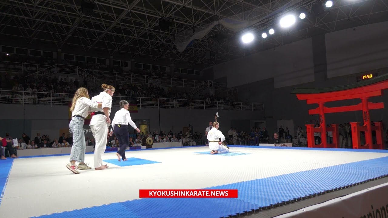 1st WKB World Open Champ: 3rd place Monika Poczwardowska (Poland) -  Ruby Goedhart (Netherland)