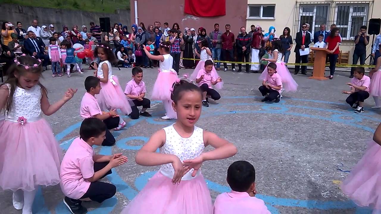 şht öğr hamza halit sülün ilkokulu 2016 yılı 3.sınıflar 23 nisan gösterisi